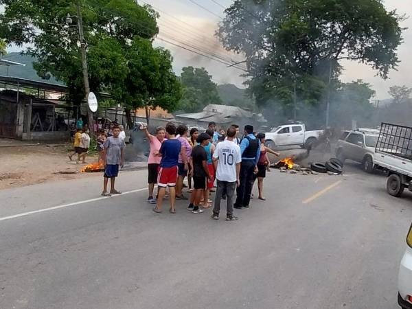 Los vecinos dicen que la Enee no les ha dado una respuesta.