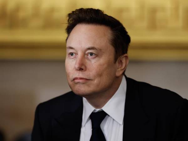 Elon Musk se mantiene enfrentado con el CEO de OpenAI, Sam Altman.