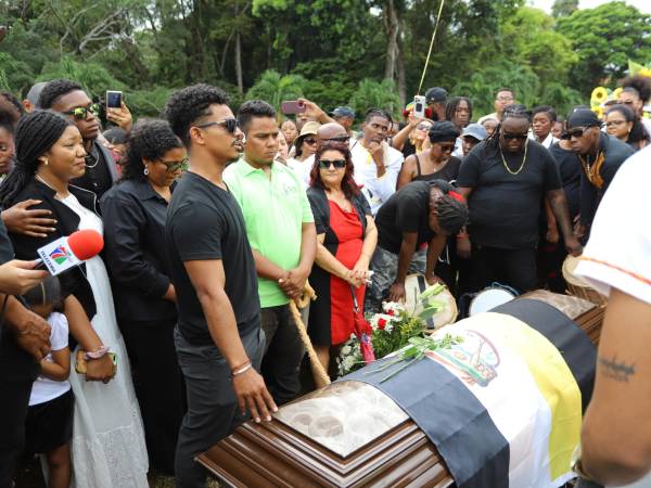 El funeral de Martínez fue acompañado por cientos de ceibeños y hondureños.