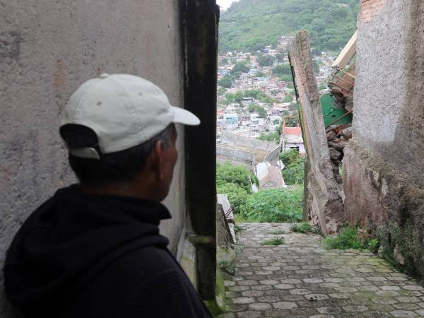 Los vecinos cercanos al deslizamiento viven con temor.