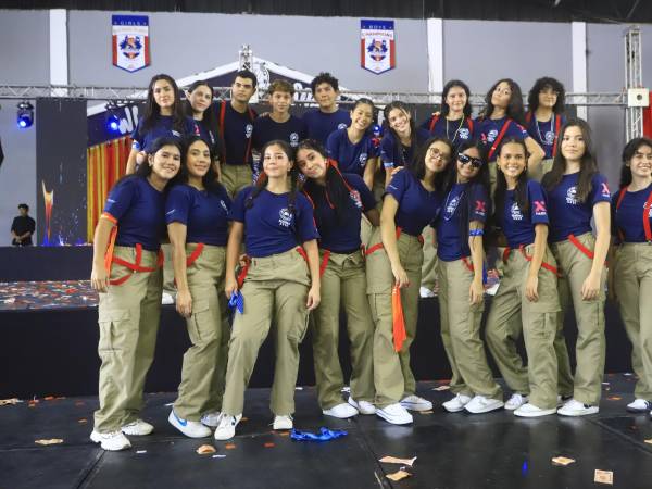 La Seniors entrance de la Freedom High School fue muy emocionante y sorpresiva, la llegada de esta generación de estudiantes que ha crecido, aprendido y dejado huella en su escuela fue un acto memorable que marcó el inicio de su último año.