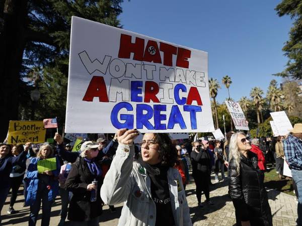 El Movimiento #50501 -50 estados, 50 protestas, un día- convocó este miércoles una ola de protestas a lo largo de EEUU en contra de las primeras medidas del presidente, Donald Trump, como el cierre de la Agencia de Estados Unidos para el Desarrollo Internacional (USAID).