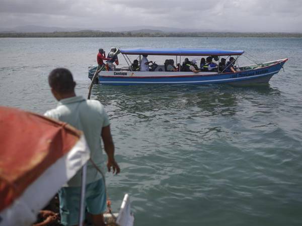 La isla caribeña de Gardi Sugdub, conocida por albergar en su día a los que fueron los primeros desplazados climáticos oficiales de Panamá por la subida del nivel del mar y el hacinamiento, acoge ahora a migrantes, en su mayoría venezolanos, en su camino de regreso hacia Suramérica después de no haber logrado su objetivo: entrar en Estados Unidos.