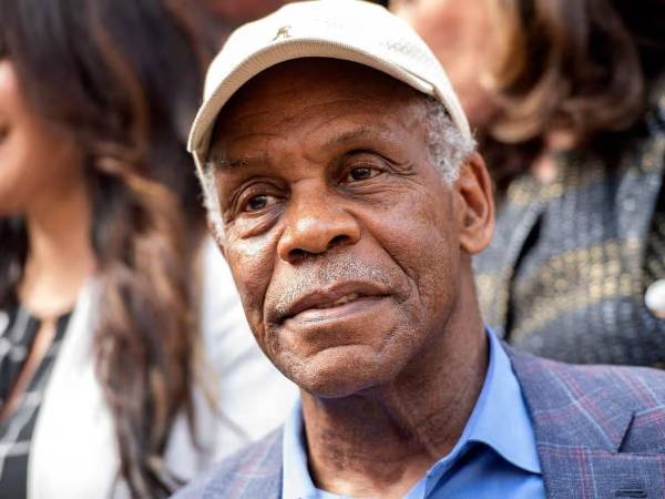 El actor estadounidense Danny Glover mantiene una actitud positiva pese al diagnóstico.