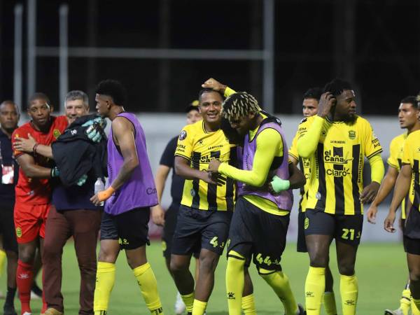 Jugadores del Real España celebrando su pase a cuartos de final.