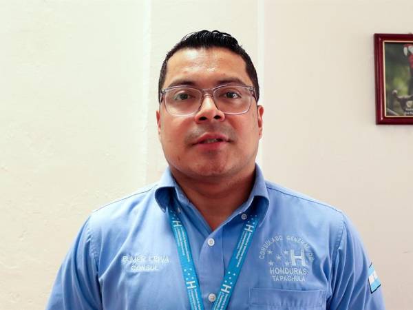 Elmer Misael Leiva, el cónsul de Honduras en Tapachula, la mayor ciudad de la frontera sur de México, pidió este jueves a sus connacionales “no exponerse” en las caravanas migrantes que han despertado polémica entre el Gobierno mexicano y el próximo presidente de Estados Unidos, Donald Trump.