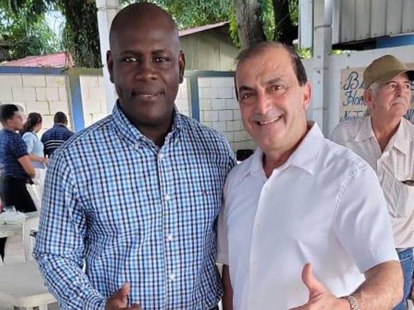 El doctor José Jaar y Walton Stanley.