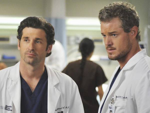 El actor estadounidense Patrick Dempsey compartió varios detalles sobre los últimos días de su coprotagonista de <i>Grey's Anatomy</i>, Eric Dane, antes de su trágica muerte por ELA ( <a rel=nofollow href=https://www.google.com/search?q=Esclerosis+Lateral+Amiotr%C3%B3fica+%28ELA%29&amp;rlz=1C1CHBD_esHN1066HN1066&amp;oq=ELA+enfermedad+que+es&amp;gs_lcrp=EgZjaHJvbWUqBwgAEAAYgAQyBwgAEAAYgAQyBwgBEAAYgAQyCAgCEAAYFhgeMggIAxAAGBYYHjIICAQQABgWGB4yCAgFEAAYFhgeMggIBhAAGBYYHjIICAcQABgWGB4yCAgIEAAYFhgeMggICRAAGBYYHtIBCDM0MTJqMGo5qAIIsAIB8QV8UvDRqjt1YA&amp;sourceid=chrome&amp;ie=UTF-8&amp;safe=active&amp;mstk=AUtExfBku-9BvHhGf79NnCMWVGtuYaH5fXJul-7B5WcwVO6yWD25PE-h0_sjUVcg5ykF_cTeYp5vlQ5gl3ZPEymKXnrpgM1Bq-gkzDEi0AsFNuuSFBn9yYApYtSgU3Zgj7ypneHKE1s8AXuHAt105TM7ct36Yp9T8Sf9Tsk8WsiVK5r1NHVaiDpvKWqIKzwSE0Z5snznAVZH4QkBra8v_Cs4UtuDUdktnSPqgf_Z9lV183hVY1B7HtUFdI3cTU1sMwTskkkAyc8z4RvXDI_10fEMzMImXEF1uvAY94rDlsPJ0VrUHBo-InVy3zrkh04fV32O0eUmqjn_vyXkcwFRXIPXh7U8zzIlYS2a-c1if4c_VZHxvouEis8Rmm-fvM47hbHFM3PxS4ZySAaQNWC_yyKqpw&amp;csui=3&amp;ved=2ahUKEwjAhMfsu-iSAxXc3skDHVmgErIQgK4QegQIARAB>Esclerosis Lateral Amiotrófica</a>).