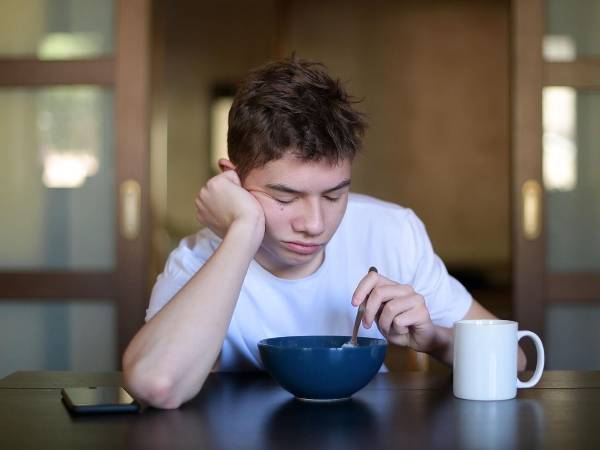 Si no tienes hambre tras que te levantas, debes procurar algo más tarde, pero no te saltes el desayuno.