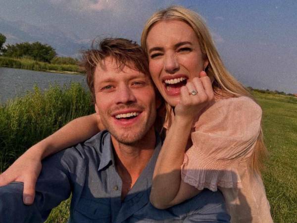 Cody John y Emma Roberts anunciaron su compromiso matrimonial en 2024.