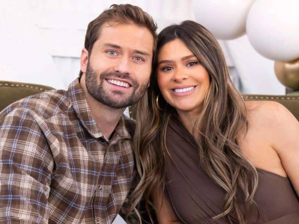 Las celebridades estadounidenses Dakota Mortensen y<b> </b>Taylor Frankie Paul en una foto de archivo.