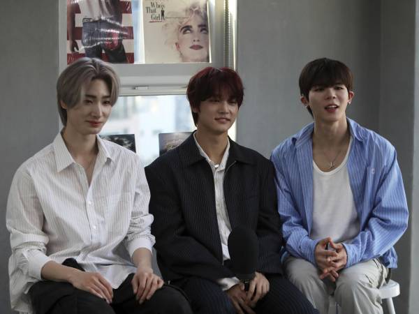 Los miembros de Big Ocean (de izq.): Kim Ji-seok, Park Hyun-jin y Lee Chan-yeon, tienen discapacidad auditiva.