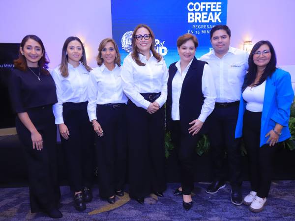 Giselle García, Mireya Larach, Diana de Larach, Gina Villamizar, Elisa Pineda, Mauricio Contreras y Ana Margarita Flores