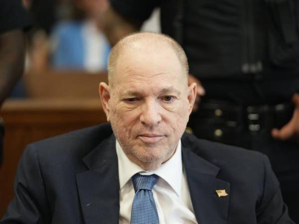 Weinstein, de 72 años, compareció el lunes en una breve audiencia en un tribunal de Queens,