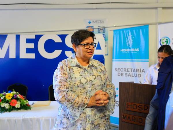 <b><span class=mln_uppercase_mln>posición.</span></b> La ministra Carla Paredes dijo que no pagará becas.