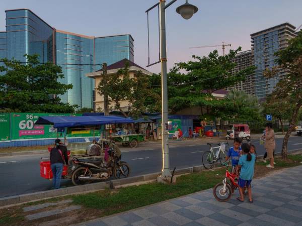 El casino resort Golden Sun Sky en Sihanoukville, una ciudad costera de Camboya que es centro de estafadores. (Chang W. Lee/The New York Times)