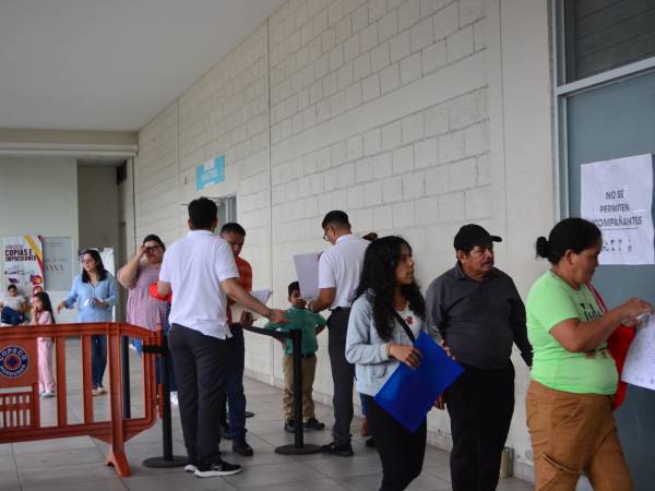 Obtener el pasaporte es uno de los trámites con mayor demanda en el país. Las ocho oficinas del Instituto Nacional de Migración son abarrotadas todos los días por hondureños de diferentes partes de Honduras.