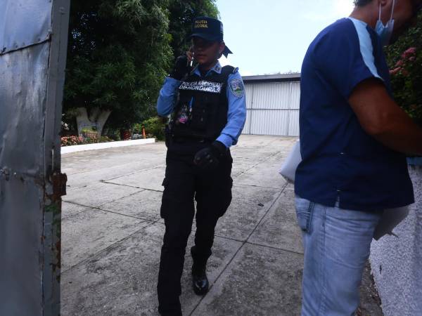 En la propiedad hay varios apartamentos, donde en uno de ellos funciona un bar.