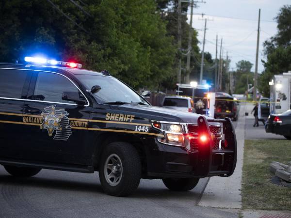 Un tiroteo en Michigan dejó unos diez heridos pocas horas antes de otro episodio de violencia en Texas.