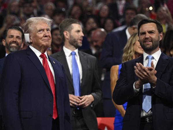 Trump junto a su candidato a vicepresidente, J.D. Vance.