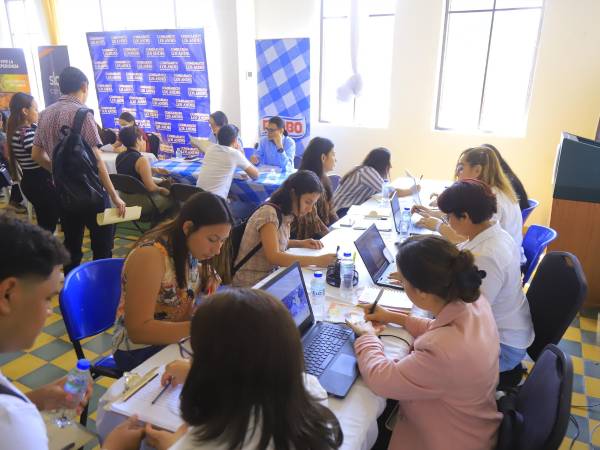 En la Plaza Las Banderas se han realizado varias ferias de empleo este año.