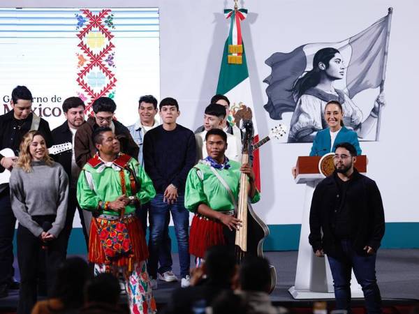 Sheinbaum presentó el nuevo ‘Himno Migrante’ con el que conmemoró el Día Internacional del Migrante, al tiempo que anunció que reforzará el apoyo a connacionales mexicanos en consulados en Estados Unidos