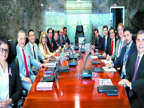 <b>El Gabinete Económico y la misión del FMI concluyen esta semana con la revisión del primer año de vigencia del acuerdo 2023-2026.</b>