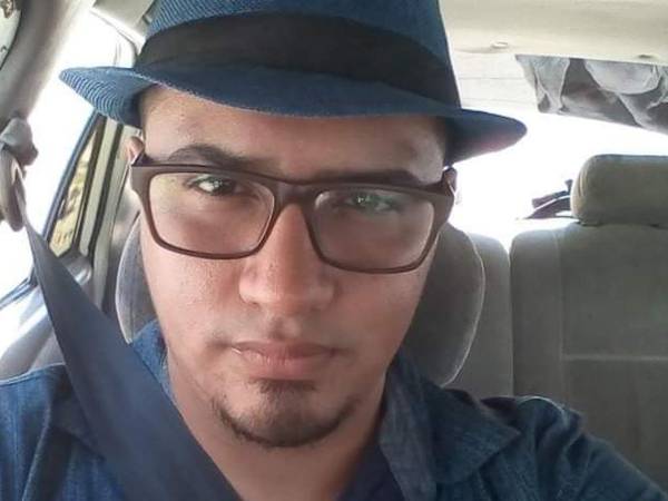 Foto en vida del taxista Moisés Fiallos.