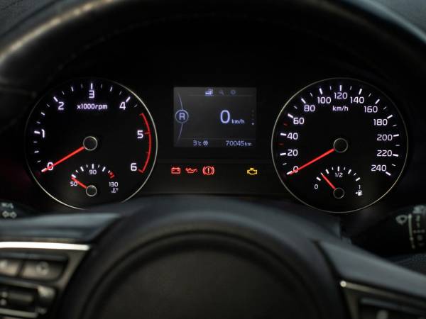 Para una guía completa y específica, siempre es recomendable consultar el manual de tu vehículo o visitar un mecánico profesional.