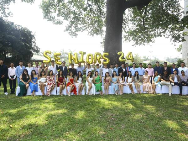 Los 47 jovencitos próximos a obtener su título de bachilleres disfrutaron un delicioso desayuno y luego una increíble sesión de fotos en el jardín del hotel Copantl para festejar la culminación de su etapa de educación secundaria.