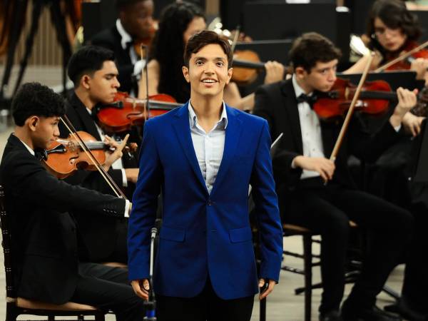 Dennis Orellana es un reconocido músico hondureño que ha representado a nuestro país con orgullo en el extrajero.