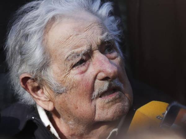 Mujica será intervenido este viernes en un hospital de Montevideo.