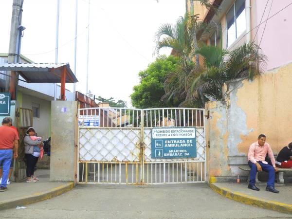 Ya no están cobrando a los pacientes, ellos pagan si quieren o no, dijo directora.