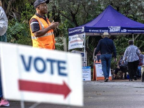 Varias urnas electorales fueron incendiadas en Arizona, Oregon y Washington en los últimos días.