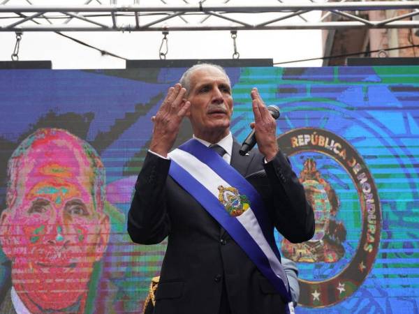 “Honduras no te voy a fallar, vamos a estar bien. Dios los bendiga a ustedes, a sus familias, Dios bendiga a Honduras”, expresó Asfura en un discurso de diez minutos pronunciado en el Parlamento, luego de jurar con nuevo mandatario del país centroamericano.