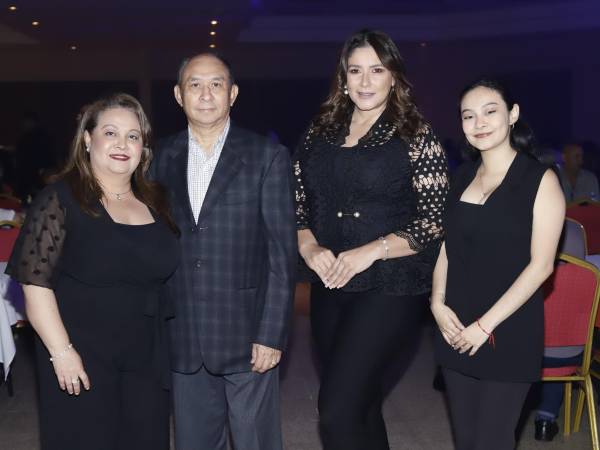 Parejas, familias y grupos de amigos asistieron el pasado jueves 5 de marzo al concierto que ofrecieron Los Iracundos, y el invitado especial de la noche, Germaín de la Fuente, en el Colegio de Ingenieros Civiles de San Pedro Sula.