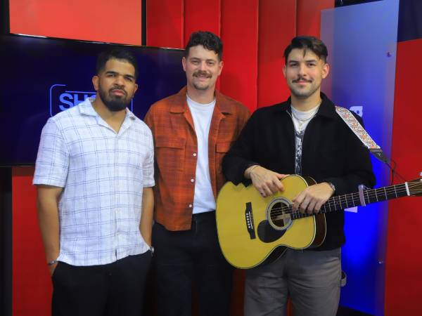 Lirios es una agrupación musical cristiana originaria de Puerto Rico, conocida por su sonido fresco, letras profundas y unción que toca corazones.