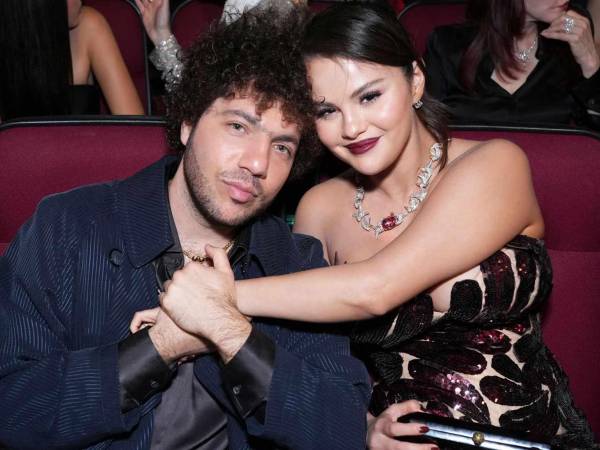 Benny Blanco y Selena Gómez están comprometidos en matrimonio.