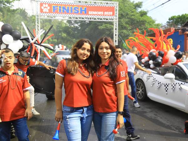 Los 15 seniors de la promoción 2025 de la Canaan Christian Academy celebraron el inicio de nuevo periodo estudiantil.