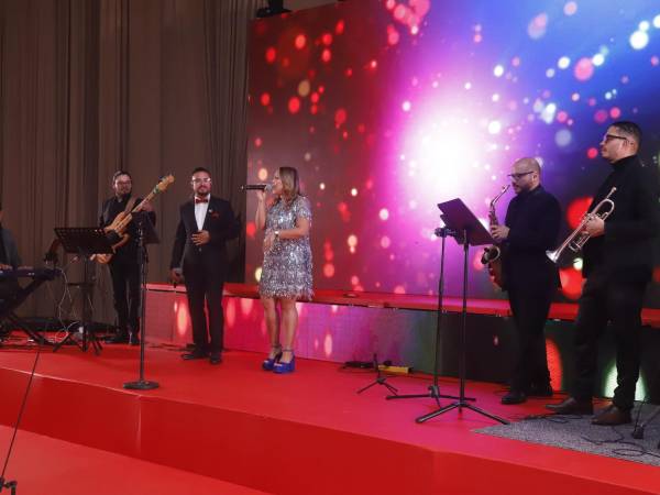 El grupo Jazz Nova se encargó de crear un ambiente ameno y conforable para todas las personas que asistieron a la cena.
