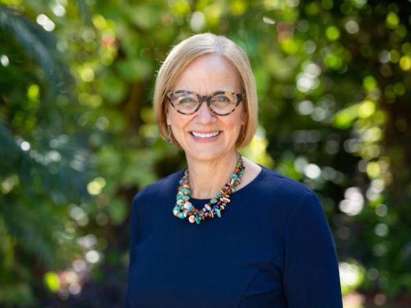 Eileen Higgins, una excomisionada demócrata de 61 años, derrotó al candidato republicano en las elecciones por la alcaldía de Miami.