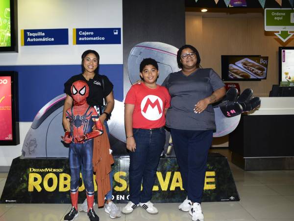 Stephanie Bailey, Gael Andrés, Miguel Robelo y Alexandra Bailey.