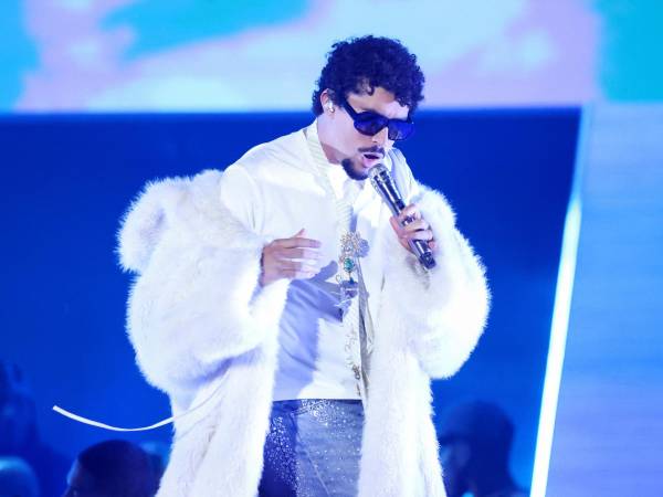 Se anticipa que la estrella boricua Bad Bunny atraiga a cientos de miles de fans a la isla para sus conciertos. En Los Ángeles a principios de este año.