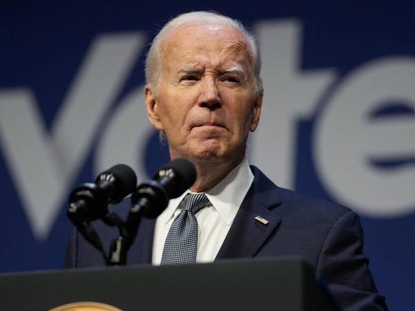 Biden retiró su candidatura a la reelección “por el interés del país”.