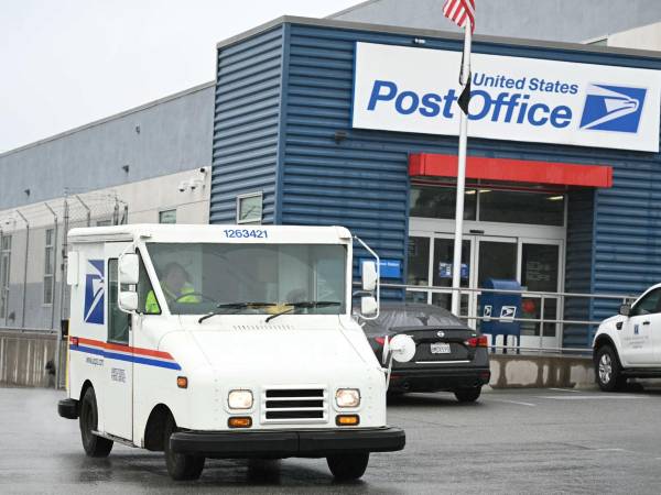 Cambio en normativa afecta a quienes desean enviar cualquier tipo de carta o paquete a EU. (Patrick T. Fallon/Agence France-Presse — Getty Images)