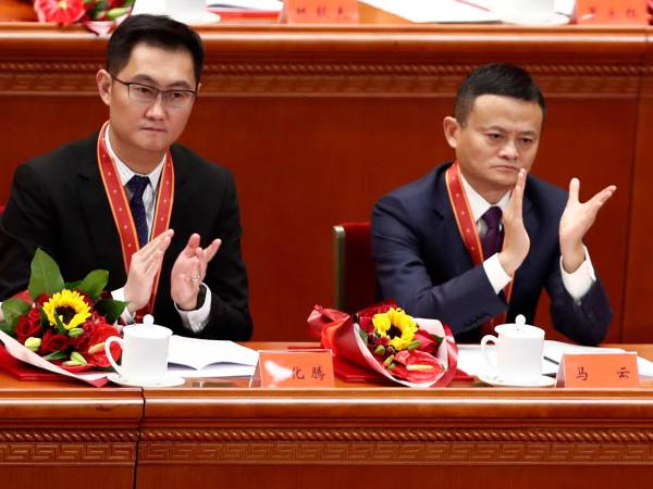 Pony Ma, de Tencent, (izq.) y Jack Ma, de Alibaba, son dos de los empresarios de Internet más exitosos de China, pero el principal motor de búsqueda de China reveló pocos resultados sobre ellos.