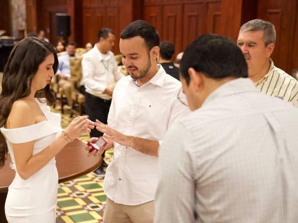 Varias parejas contrajeron matrimonio civil en el salón consistorial y se casarán por la iglesia el 28 de septiembre.