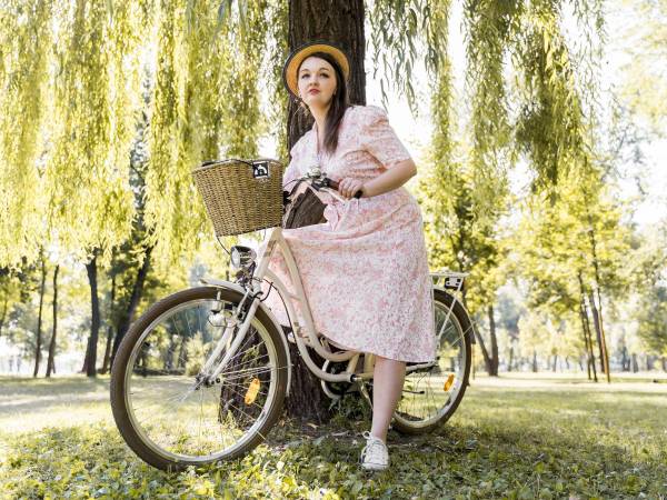 Andar en bicicleta ayuda a fortalecer los músculos de las piernas sin poner en riesgo las articulaciones.