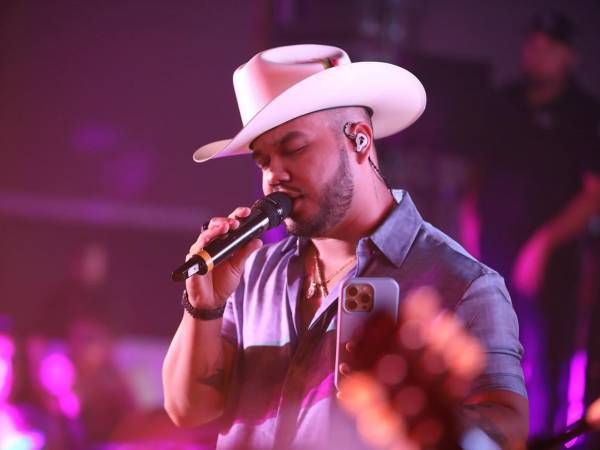 Gerardo Ortiz “El Jerry” durante una reciente presentación musical en California, Estados Unidos.