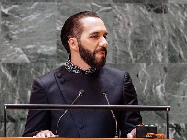 El presidente de El Salvador, Nayib Bukele, habla durante el 79º período de sesiones de la Asamblea General de las Naciones Unidas en Nueva York, Estados Unidos.